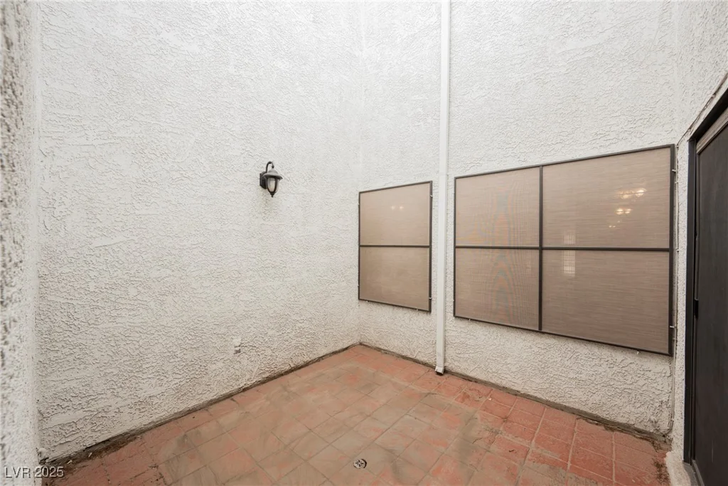 2015 Heritage Oaks, Las Vegas, NV 89119