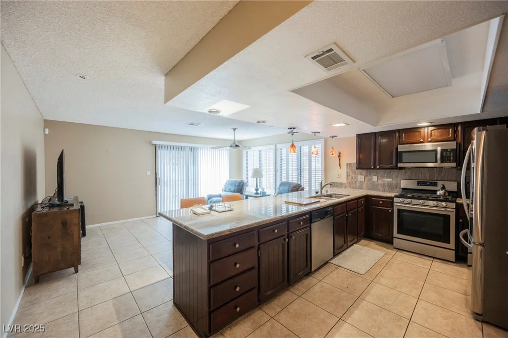 2015 Heritage Oaks, Las Vegas, NV 89119