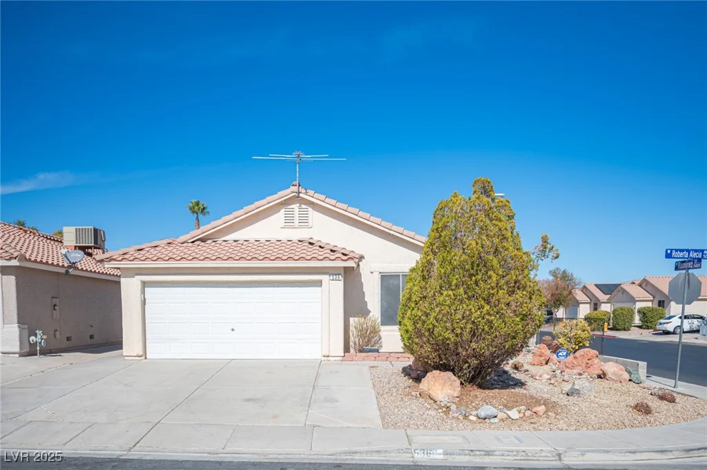 536 Roberta Alecia, North Las Vegas, NV 89031