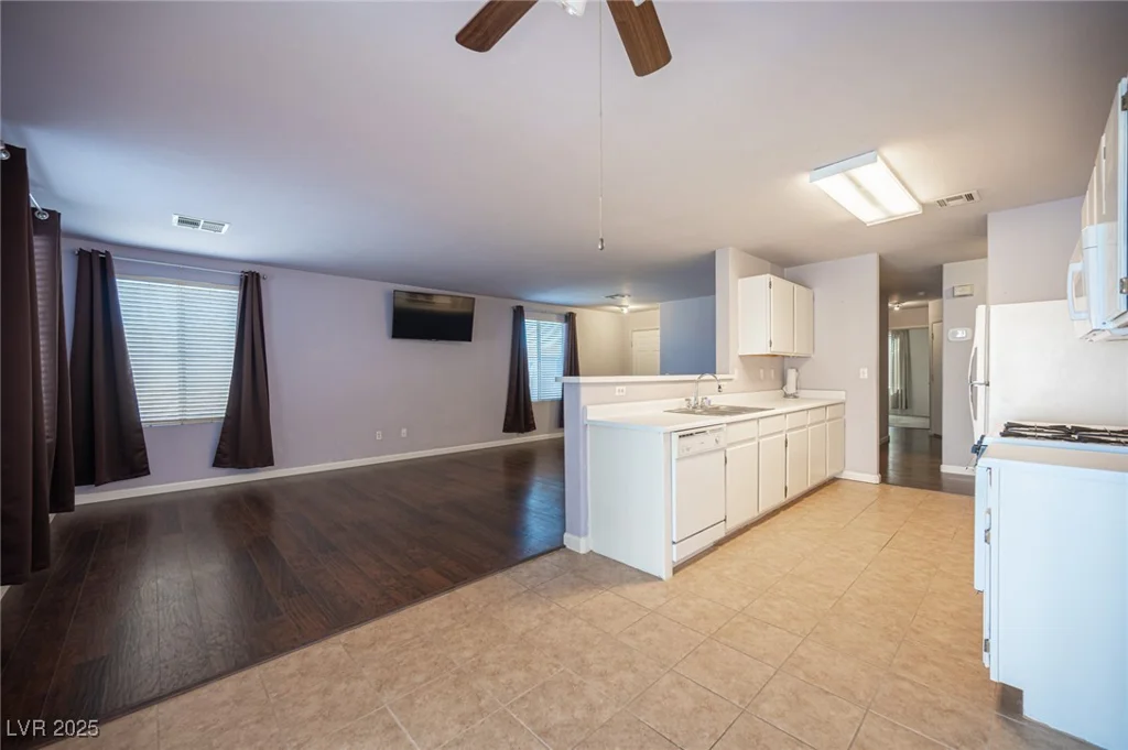 536 Roberta Alecia, North Las Vegas, NV 89031