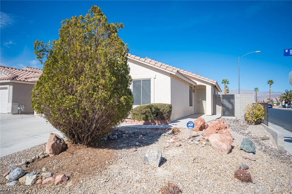 536 Roberta Alecia, North Las Vegas, NV 89031