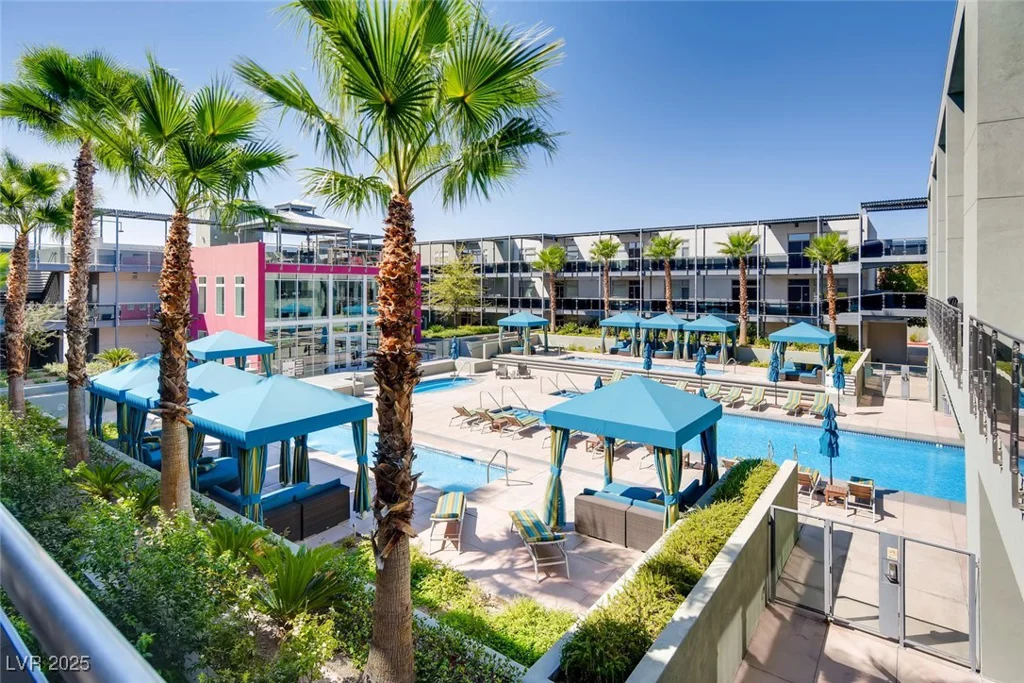8925 Flamingo, Las Vegas, NV 89147