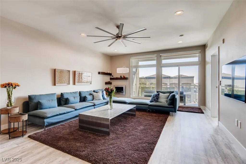 8925 Flamingo, Las Vegas, NV 89147