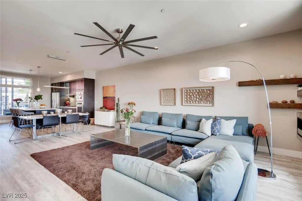 8925 Flamingo, Las Vegas, NV 89147