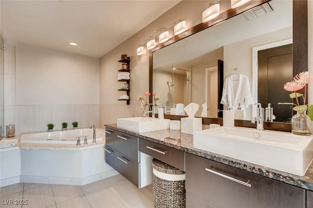 8925 Flamingo, Las Vegas, NV 89147
