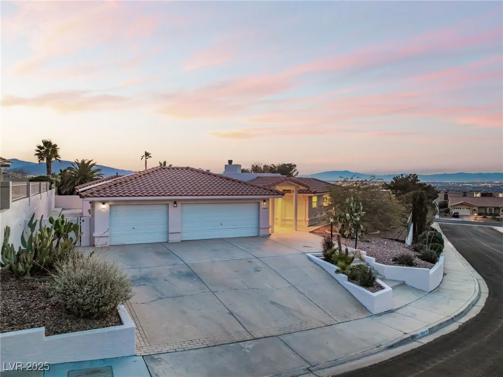 1044 Geranium, Henderson, NV 89011