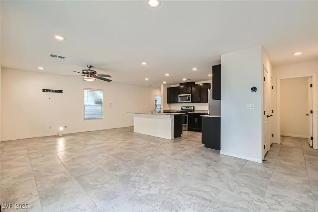 2962 Torreon, Las Vegas, NV 89121