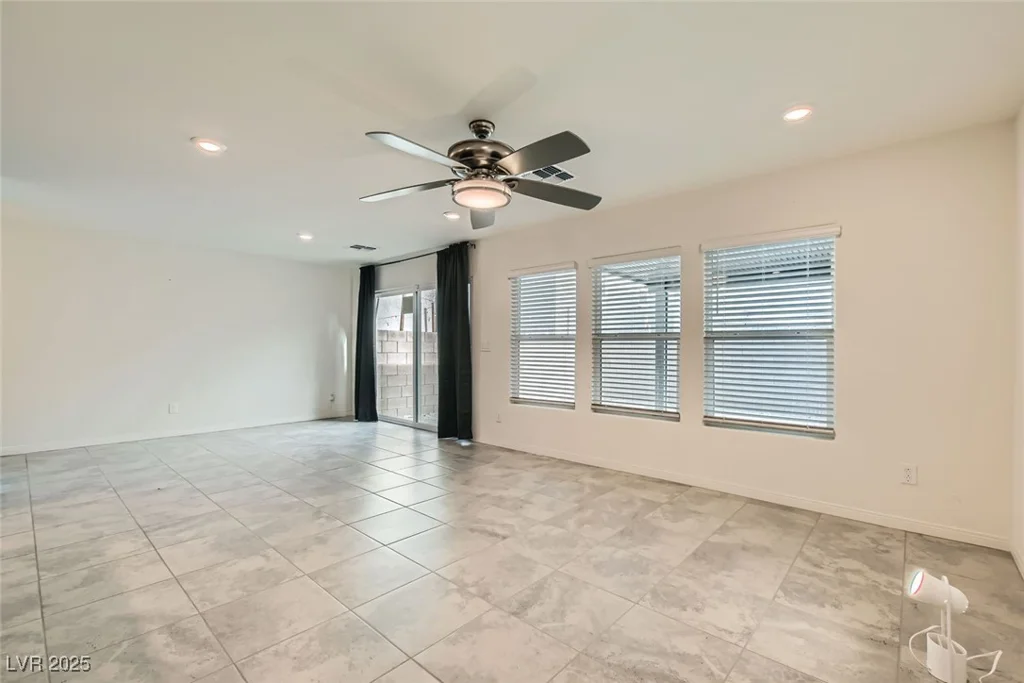 2962 Torreon, Las Vegas, NV 89121