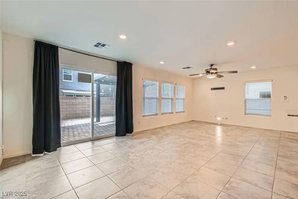 2962 Torreon, Las Vegas, NV 89121