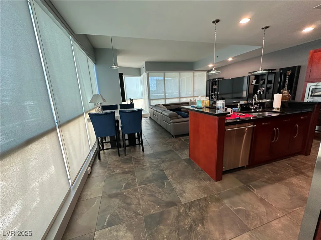 4575 Dean Martin, Las Vegas, NV 89103
