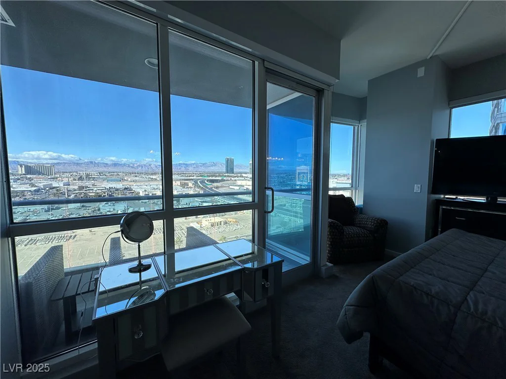 4575 Dean Martin, Las Vegas, NV 89103