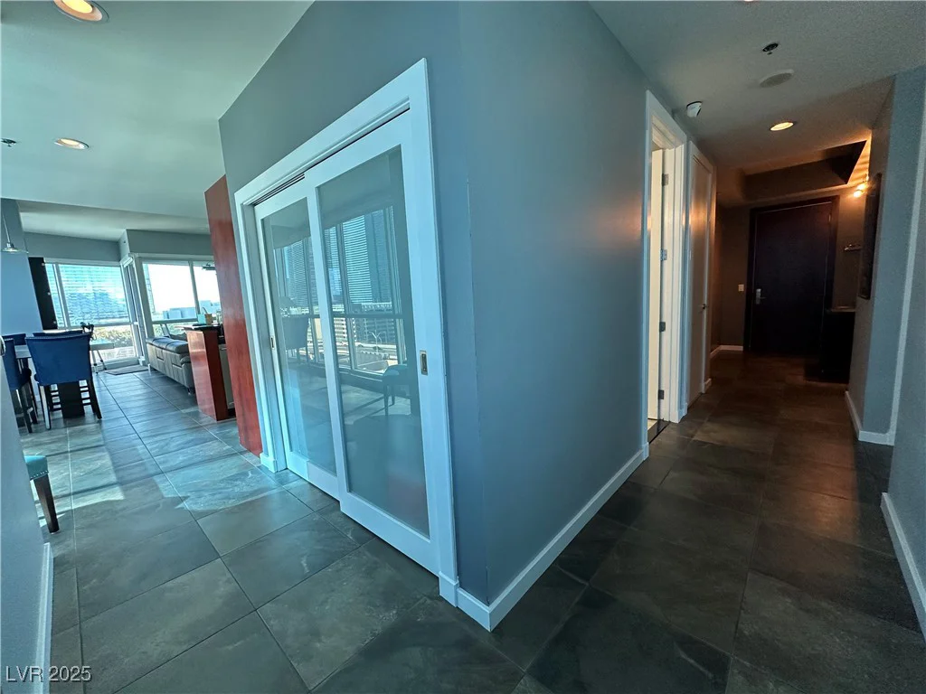 4575 Dean Martin, Las Vegas, NV 89103