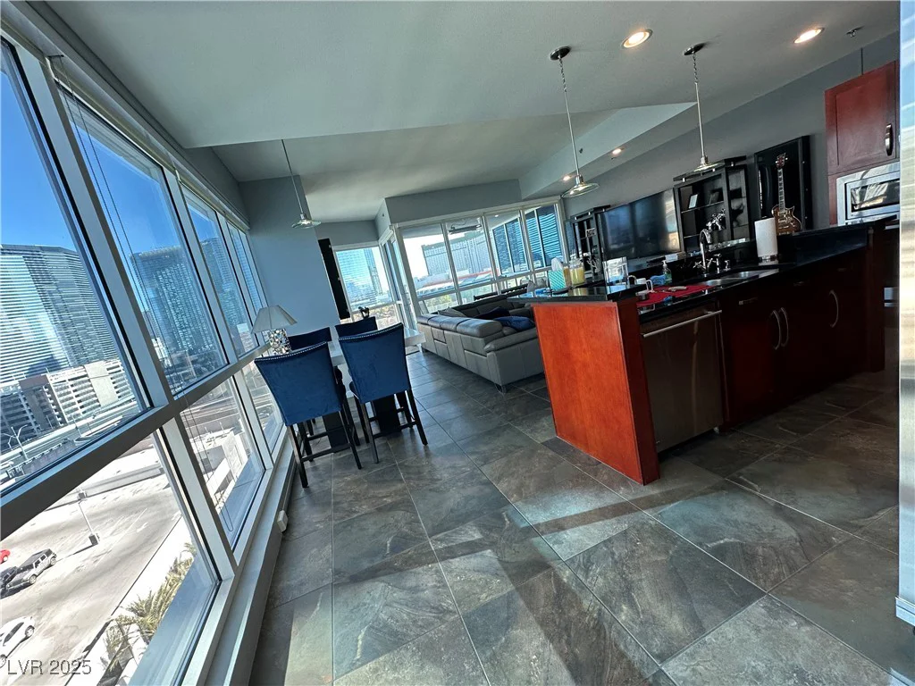4575 Dean Martin, Las Vegas, NV 89103