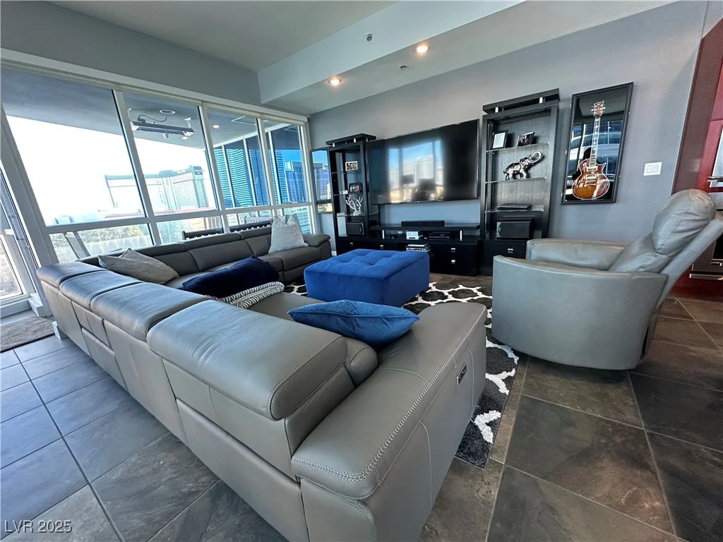 4575 Dean Martin, Las Vegas, NV 89103