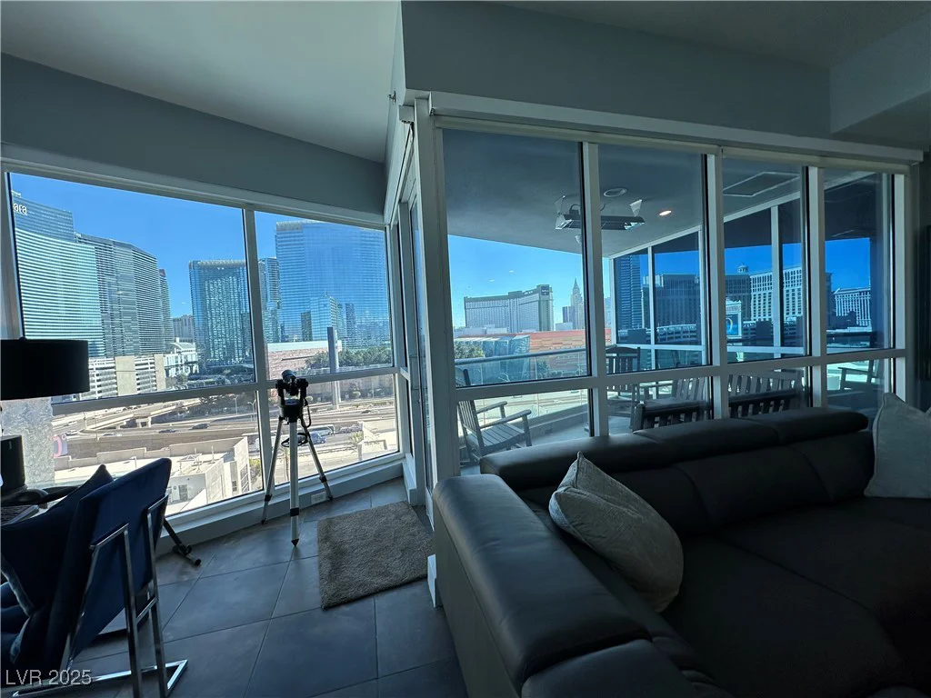 4575 Dean Martin, Las Vegas, NV 89103
