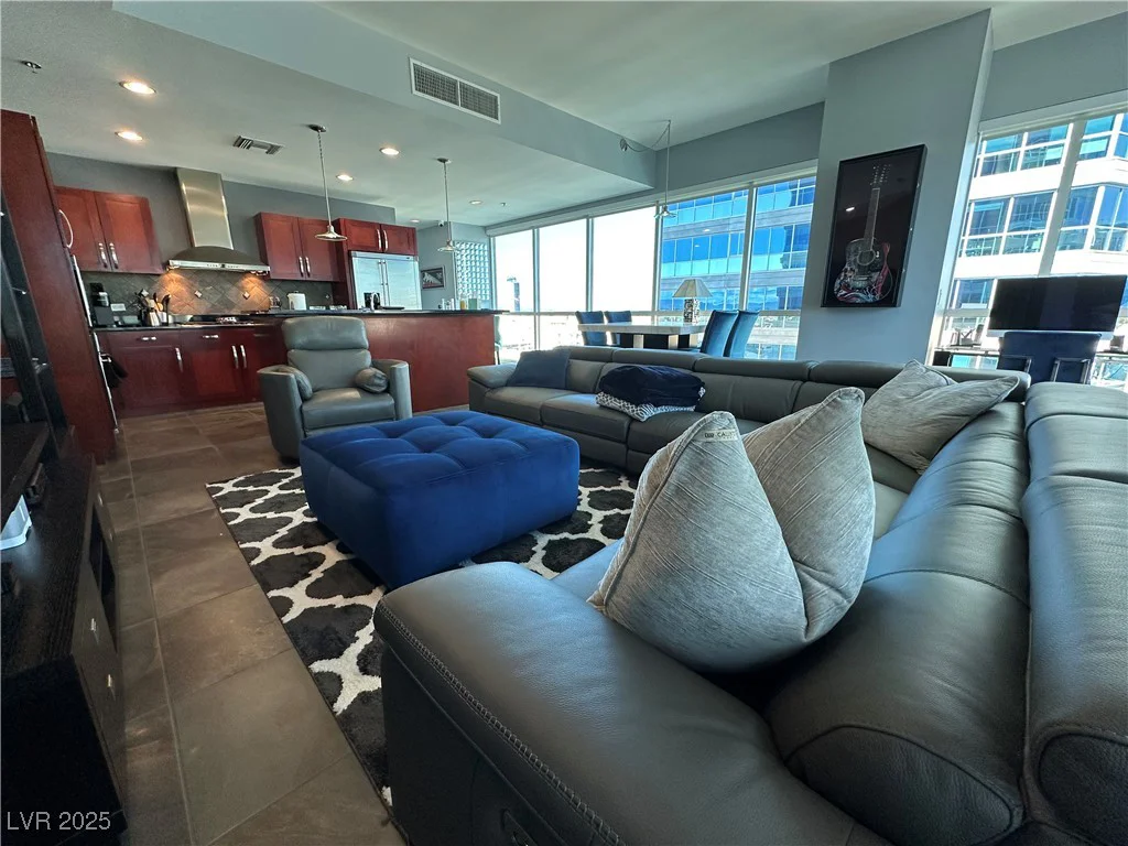 4575 Dean Martin, Las Vegas, NV 89103