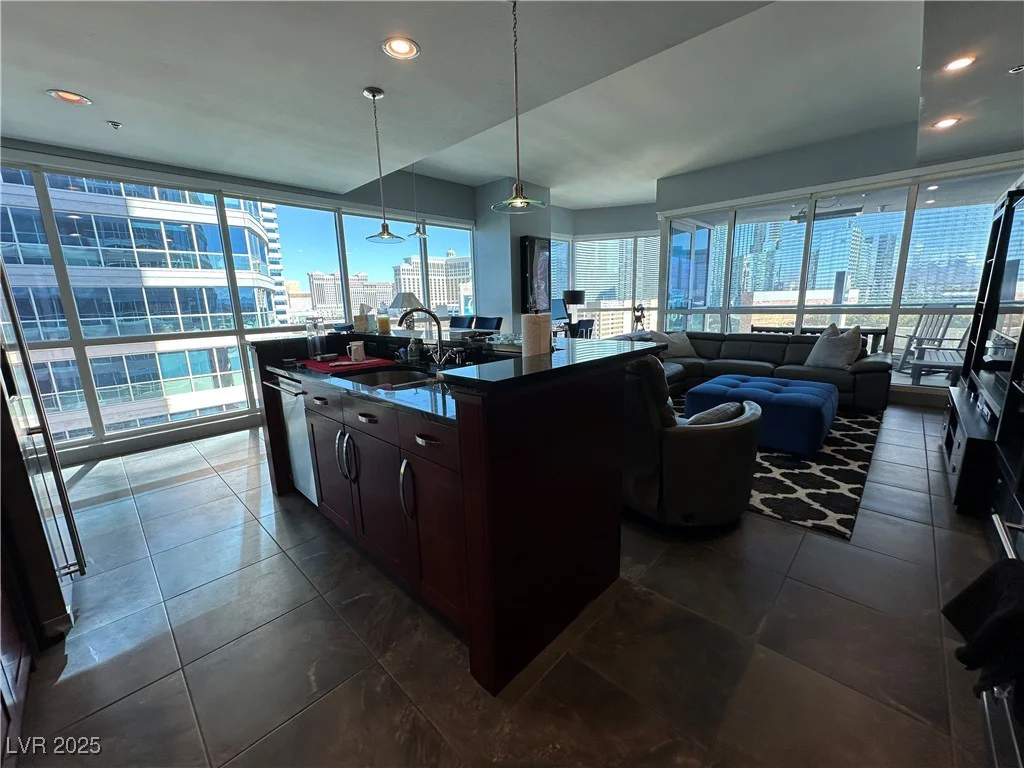 4575 Dean Martin, Las Vegas, NV 89103