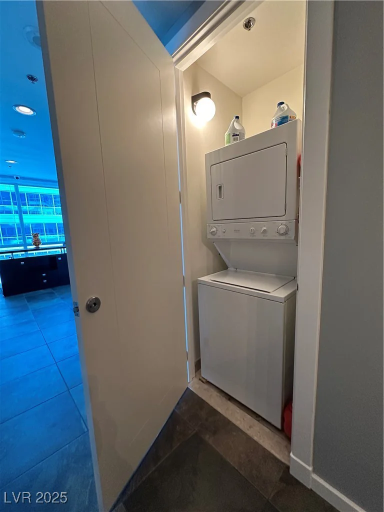 4575 Dean Martin, Las Vegas, NV 89103