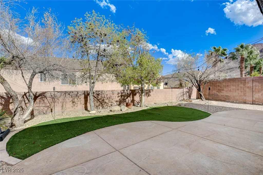 190 Mount Saint Helens, Henderson, NV 89012