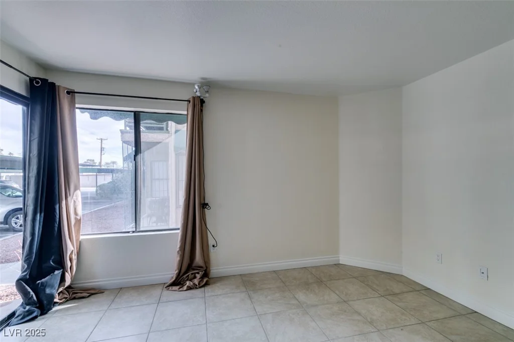 460 Elm, Las Vegas, NV 89169