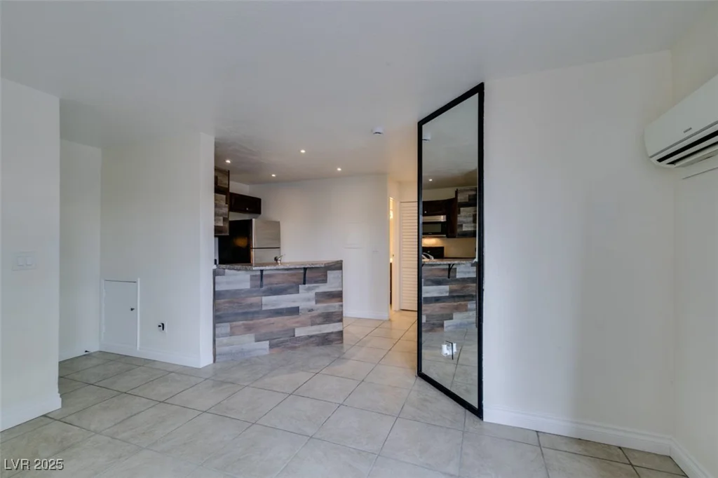 460 Elm, Las Vegas, NV 89169