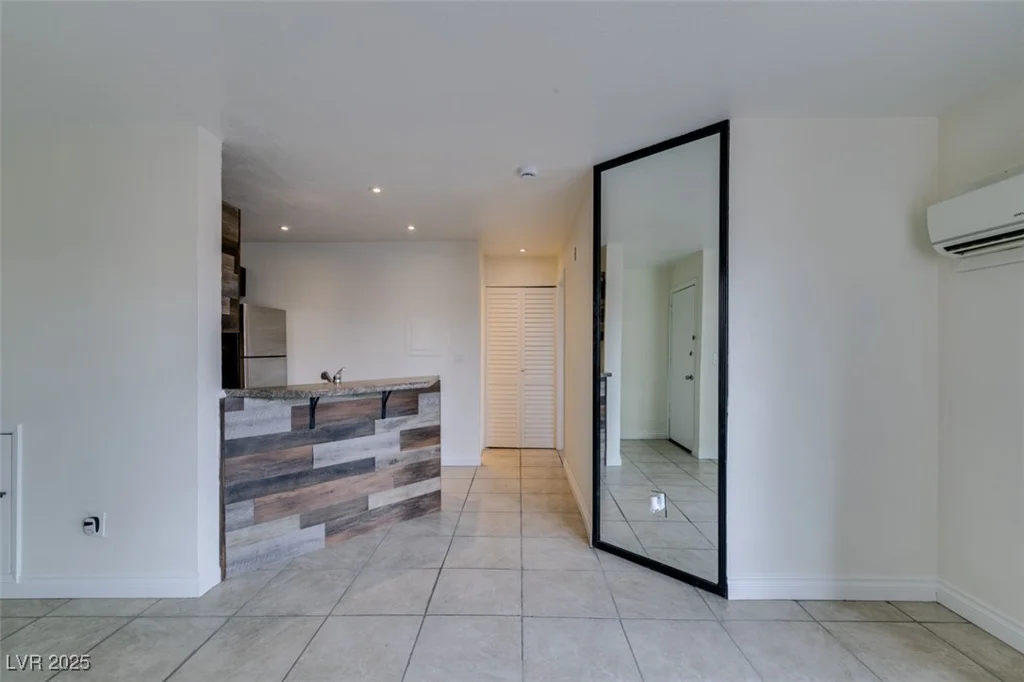460 Elm, Las Vegas, NV 89169