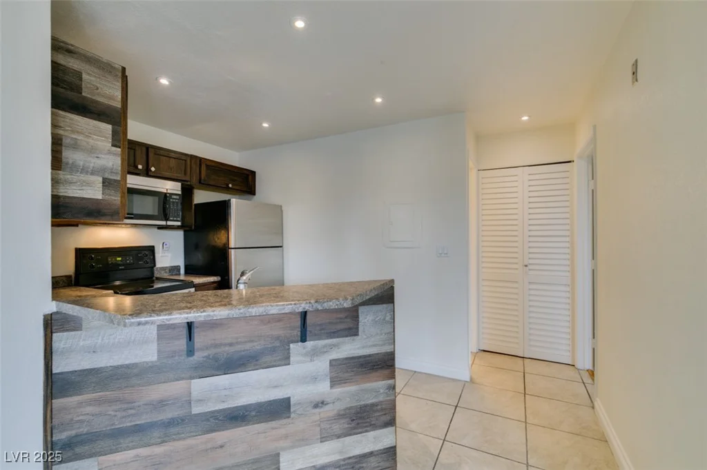 460 Elm, Las Vegas, NV 89169