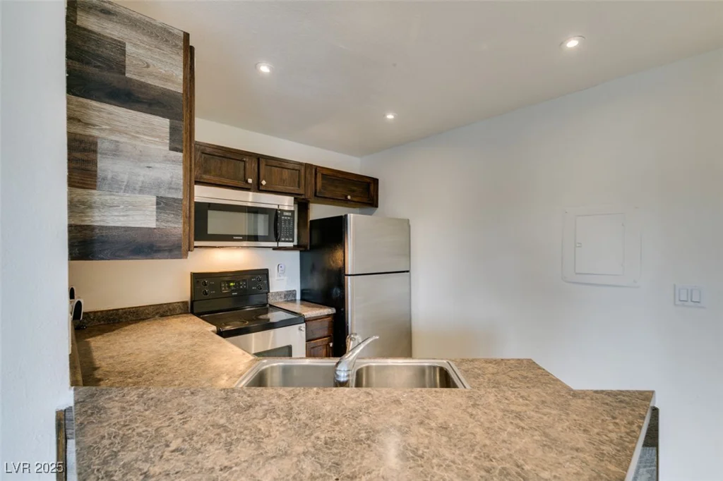 460 Elm, Las Vegas, NV 89169