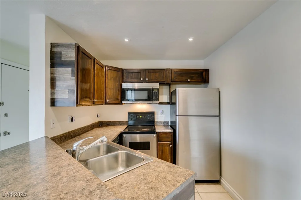 460 Elm, Las Vegas, NV 89169