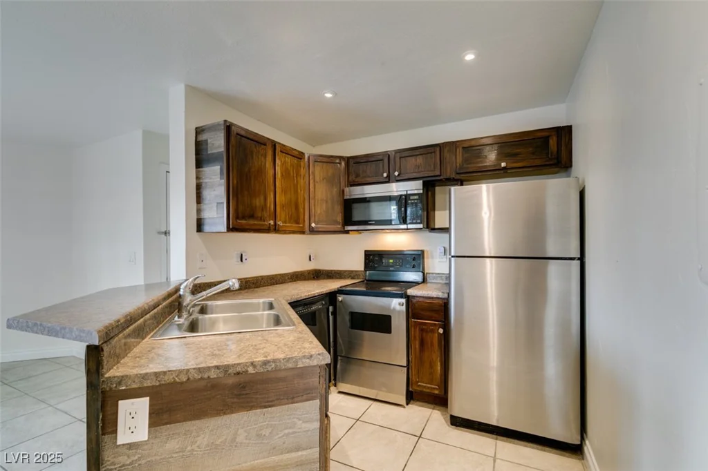 460 Elm, Las Vegas, NV 89169