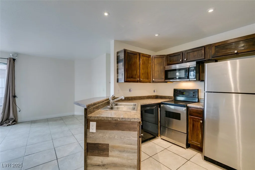460 Elm, Las Vegas, NV 89169