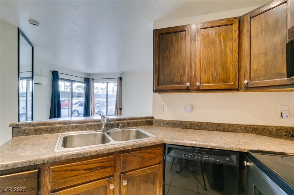 460 Elm, Las Vegas, NV 89169