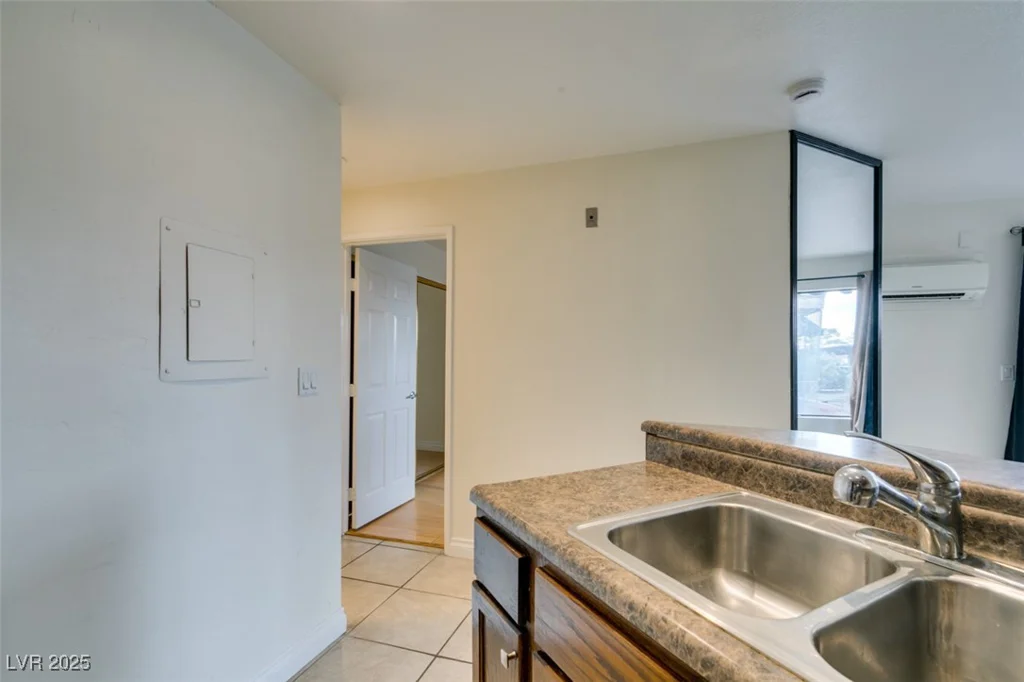 460 Elm, Las Vegas, NV 89169