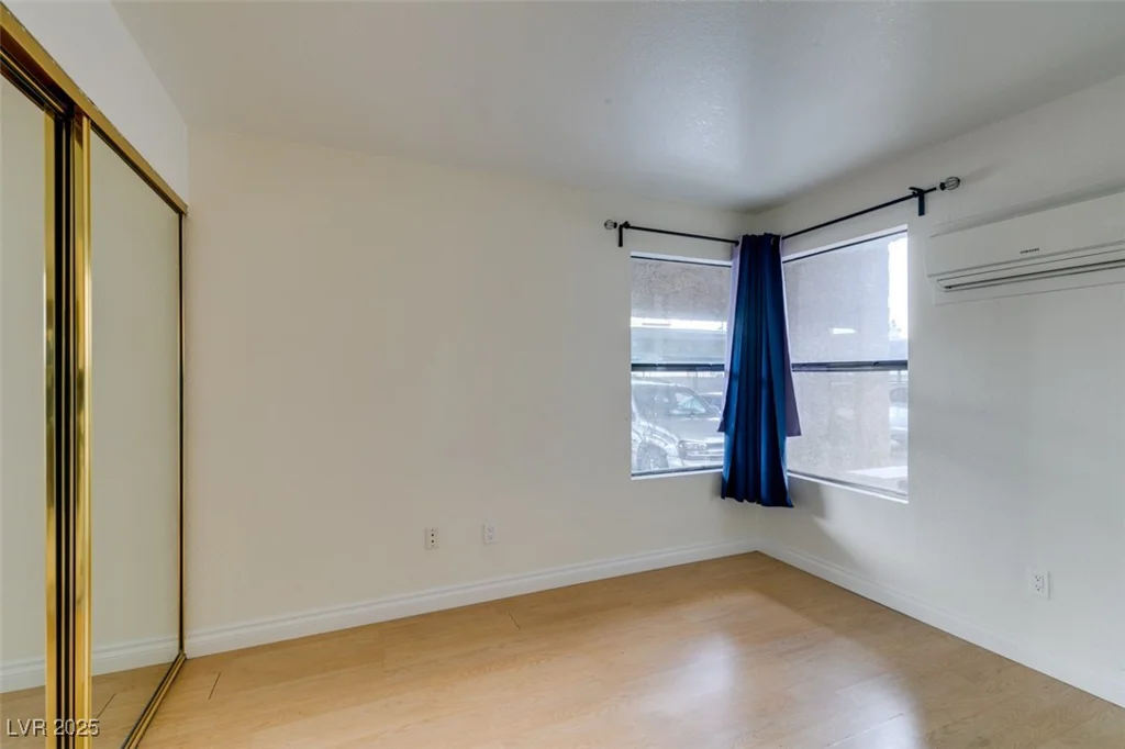 460 Elm, Las Vegas, NV 89169