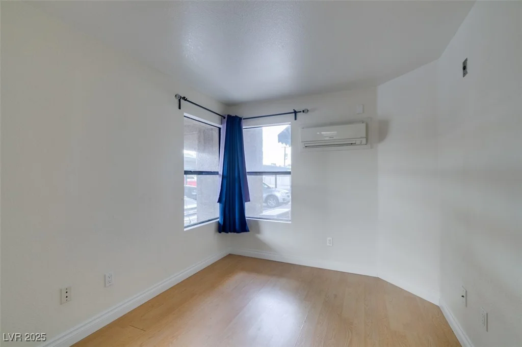 460 Elm, Las Vegas, NV 89169