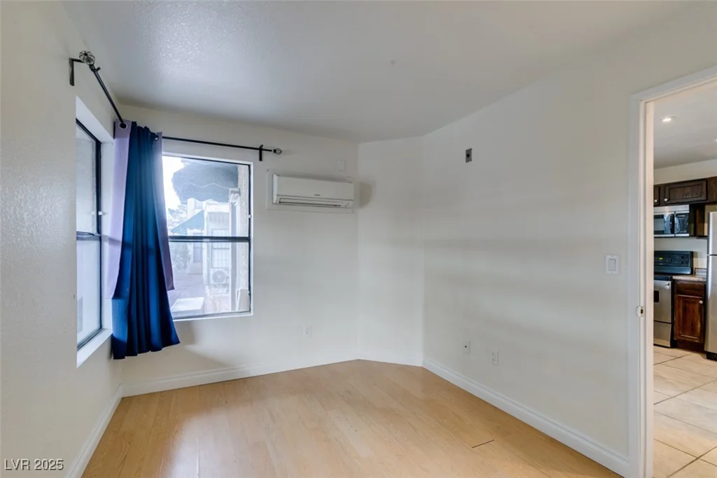 460 Elm, Las Vegas, NV 89169
