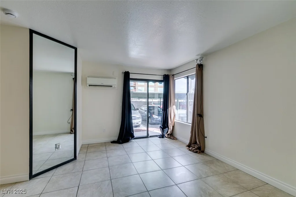 460 Elm, Las Vegas, NV 89169