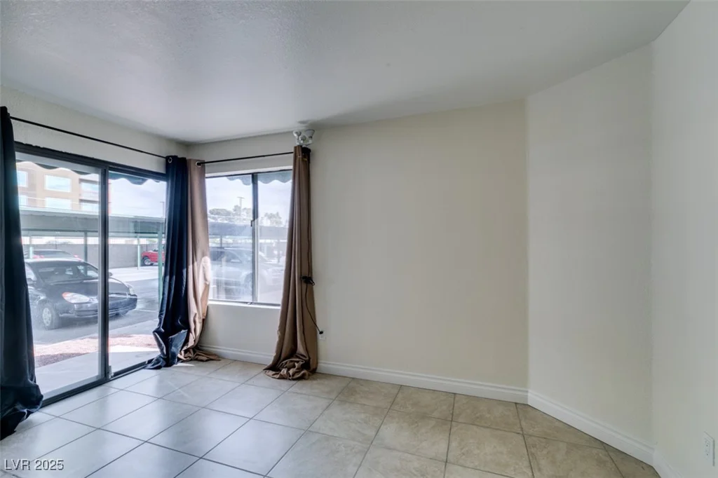 460 Elm, Las Vegas, NV 89169