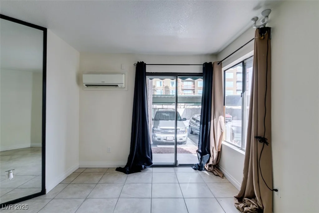 460 Elm, Las Vegas, NV 89169