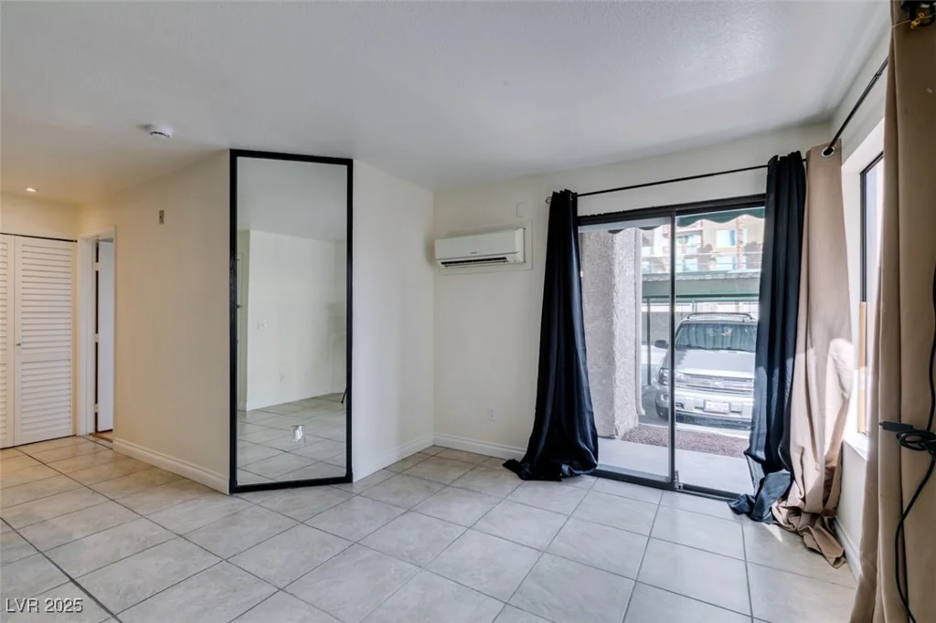 460 Elm, Las Vegas, NV 89169
