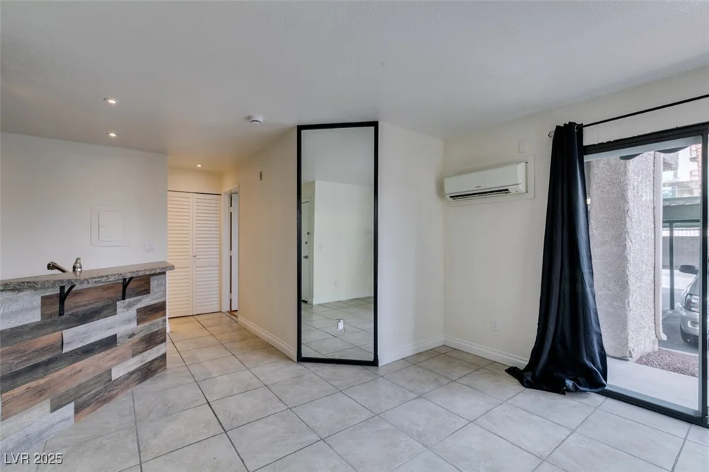 460 Elm, Las Vegas, NV 89169
