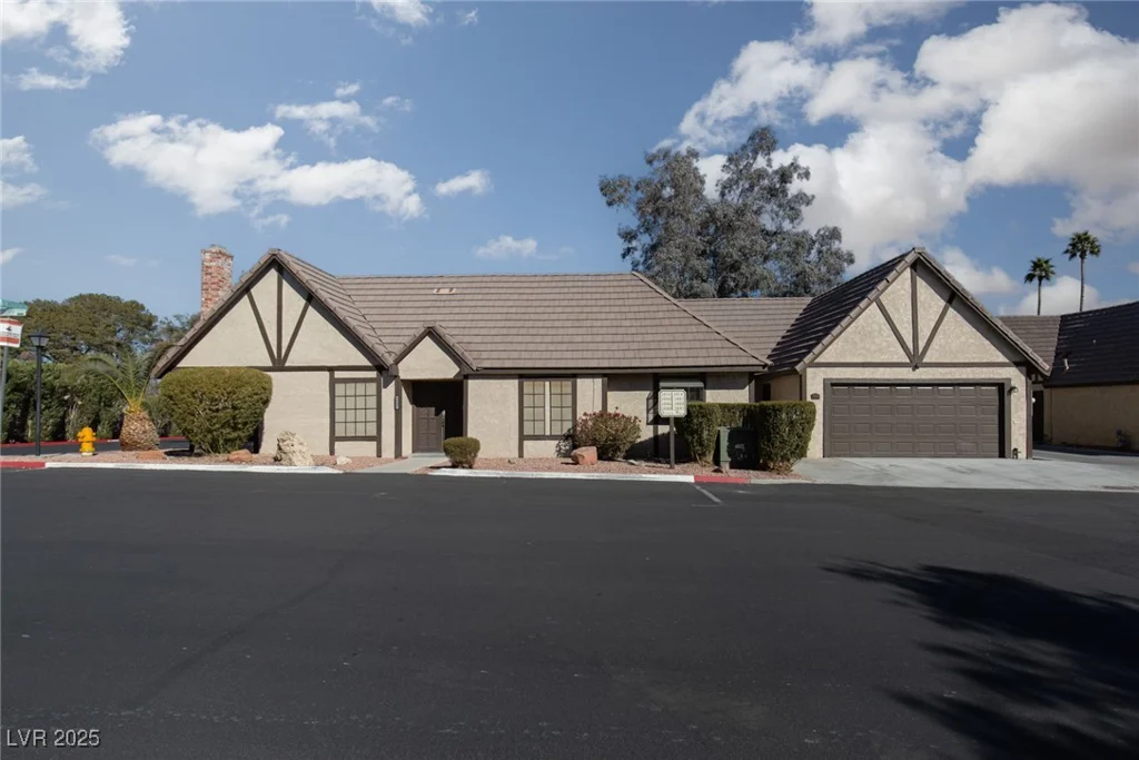3990 Avebury, Las Vegas, NV 89121