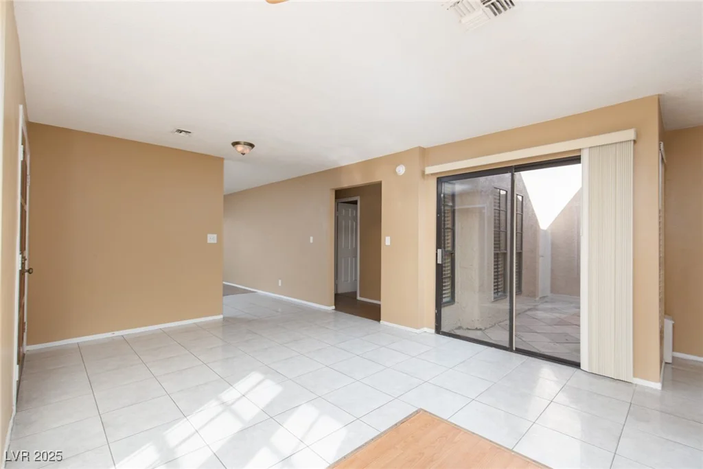 3990 Avebury, Las Vegas, NV 89121