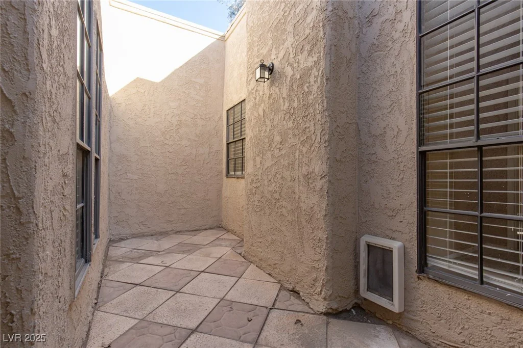 3990 Avebury, Las Vegas, NV 89121
