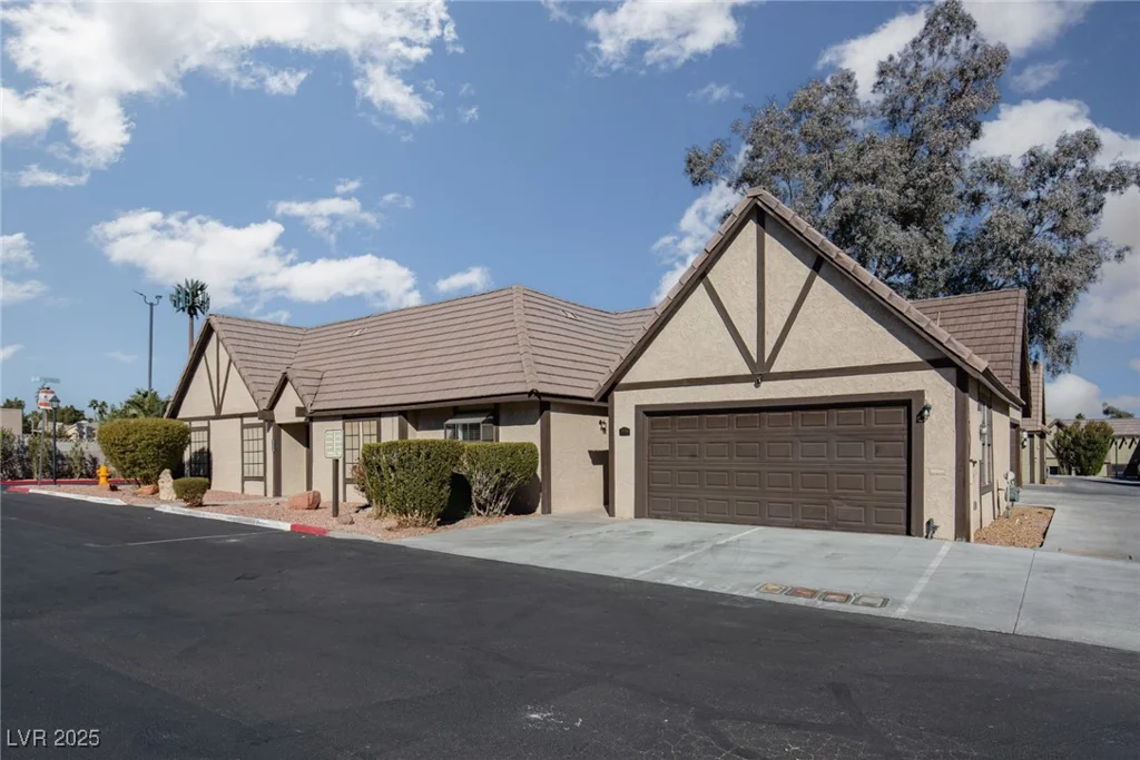 3990 Avebury, Las Vegas, NV 89121