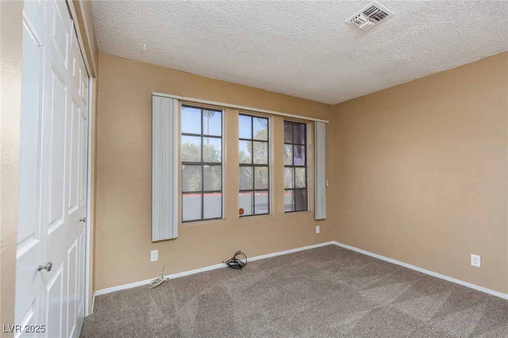 3990 Avebury, Las Vegas, NV 89121