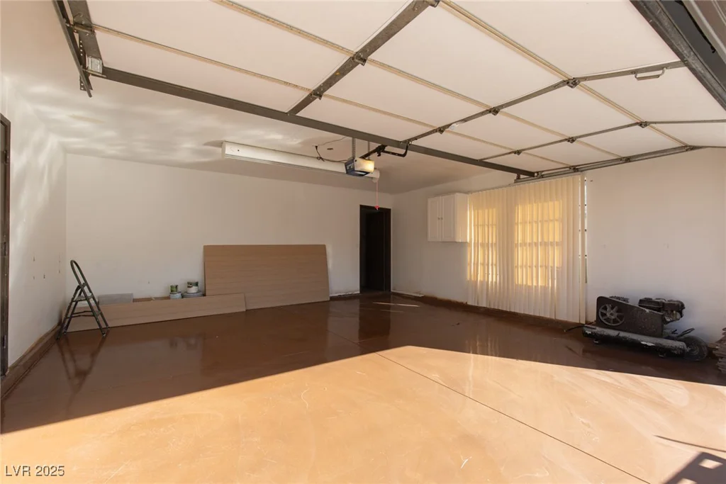 3990 Avebury, Las Vegas, NV 89121