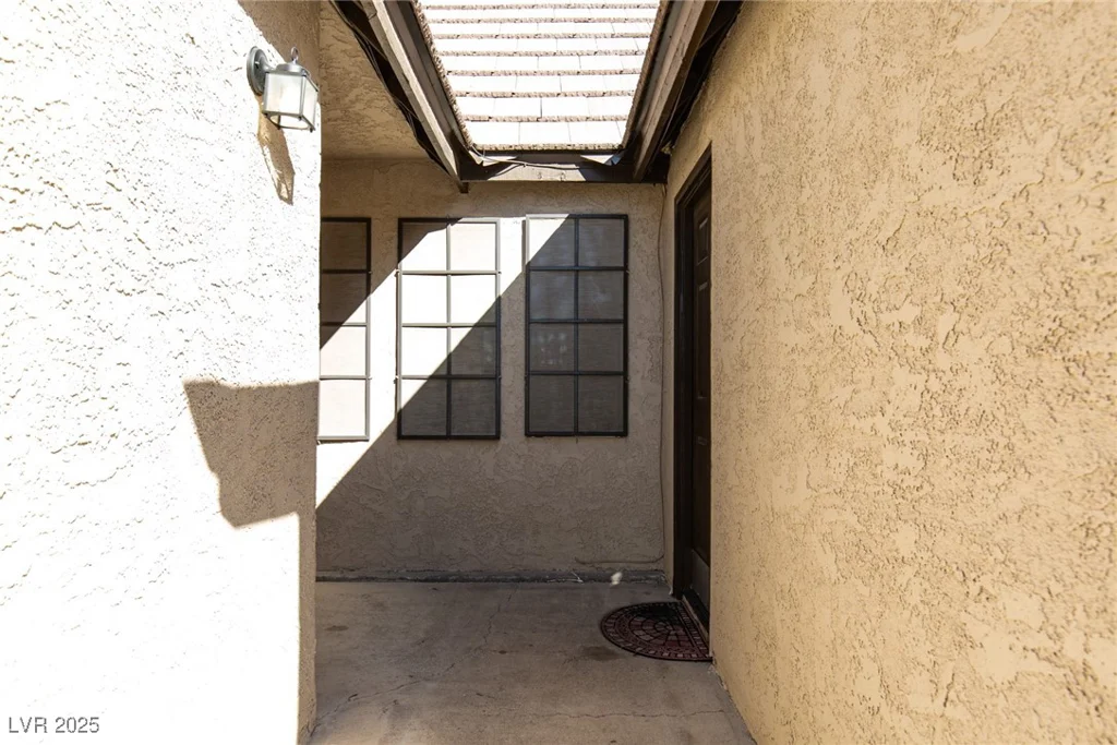 3990 Avebury, Las Vegas, NV 89121