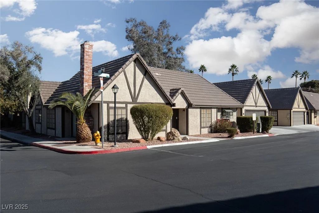 3990 Avebury, Las Vegas, NV 89121