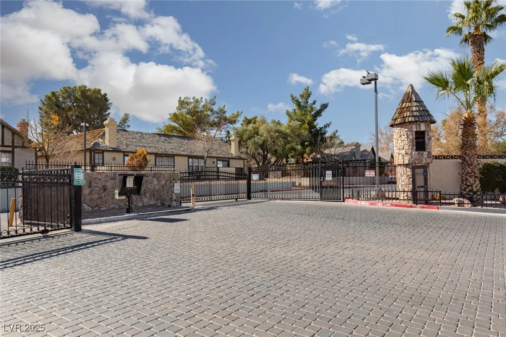 3990 Avebury, Las Vegas, NV 89121